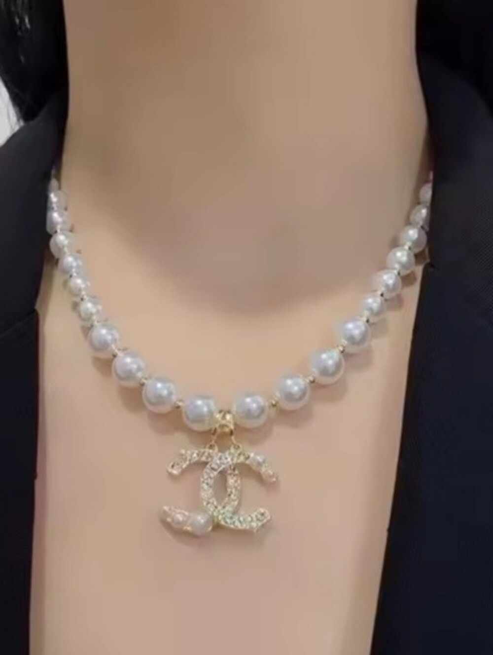 Pearl Necklace with Gold Interlocking Pendant - White